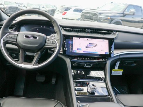 New 2026 Jeep Grand Cherokee Limited AWD/4WD image 17
