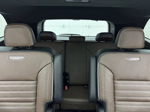New 2026 GMC Acadia Denali Ultimate w/ LPO, Floor Liner Package AWD/4WD image 44