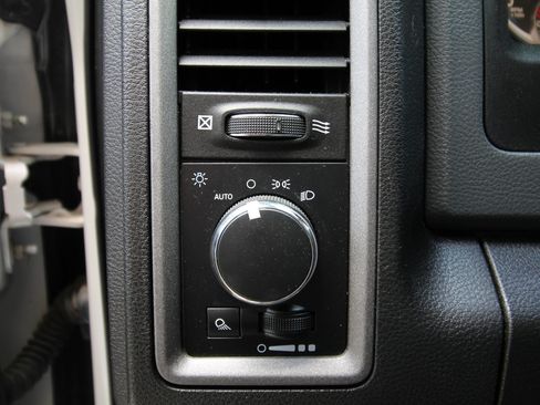 Used 2018 RAM 2500 Tradesman w/ Chrome Appearance Group AWD/4WD image 25