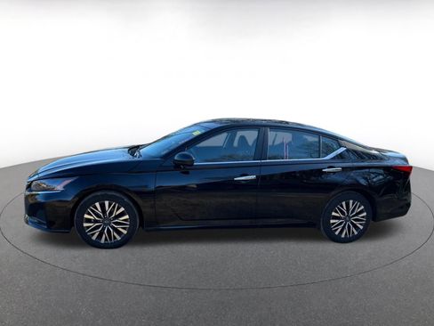 Used 2025 Nissan Altima 2.5 SV image 7