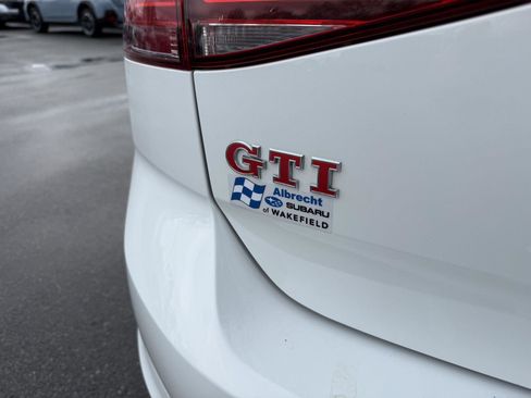 Used 2017 Volkswagen GTI Sport image 31