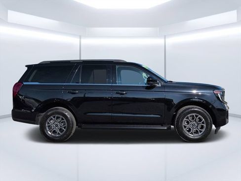 Used 2025 Ford Expedition Active RWD image 2
