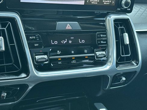 Certified 2023 Kia Sorento SX AWD/4WD image 21