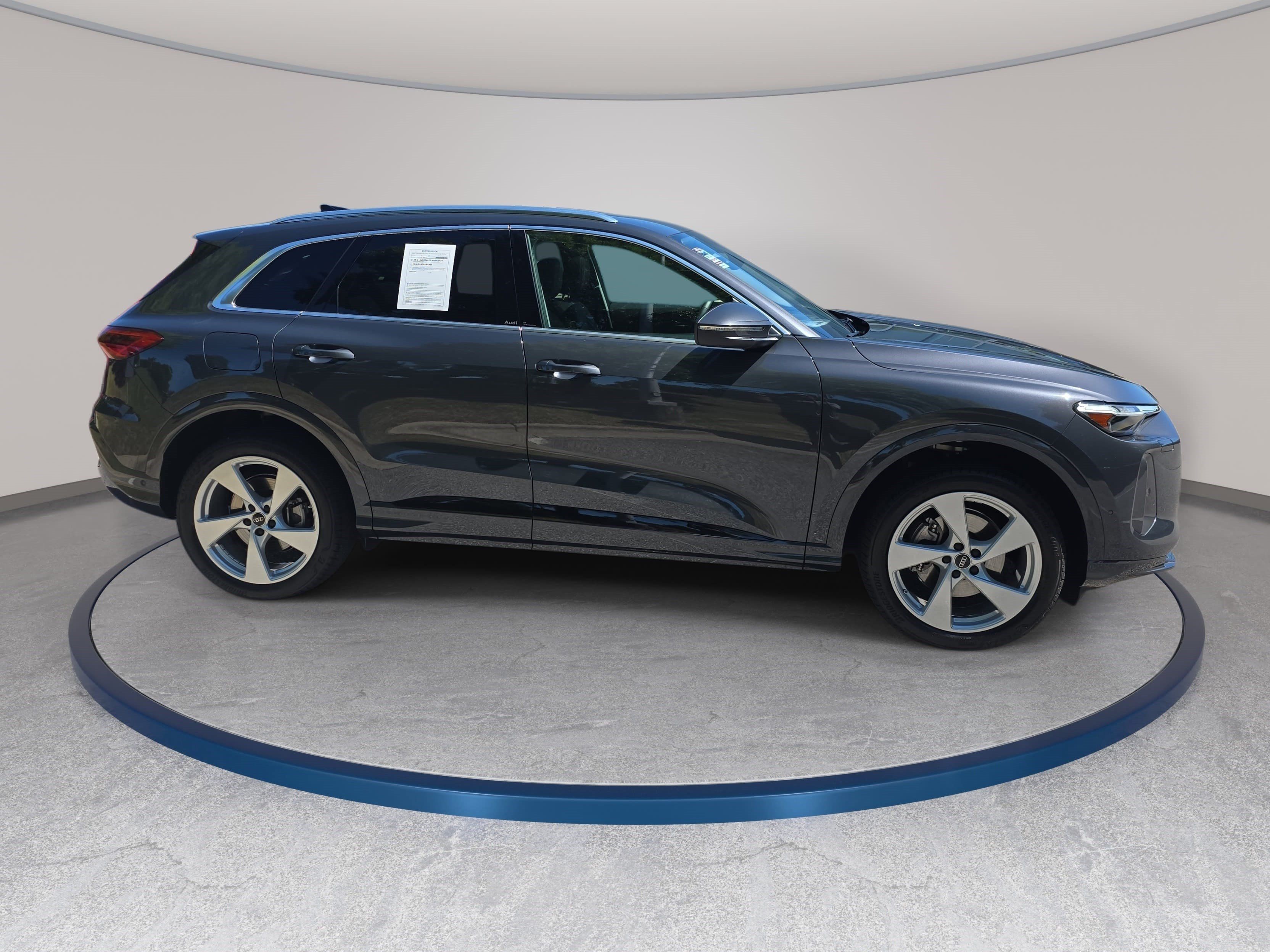 Certified 2025 Audi Q5 Premium Plus w/ Premium Plus AWD/4WD image 4