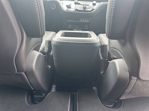 New 2025 Chrysler Pacifica Select w/ Uconnect Theater Family Group image 52