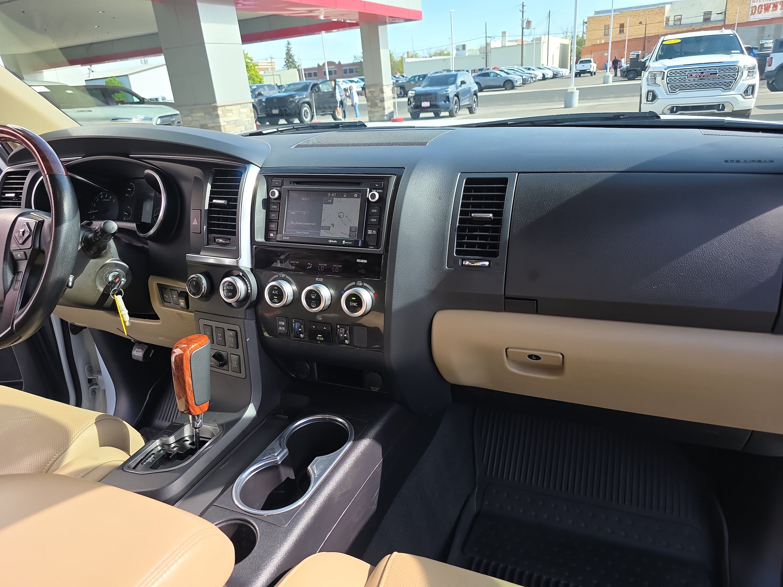 Used 2019 Toyota Sequoia Platinum w/ Carpet Mat Package (TMS) AWD/4WD image 27