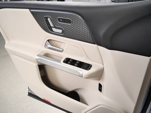 Certified 2026 Mercedes-Benz GLB 250 4MATIC image 30