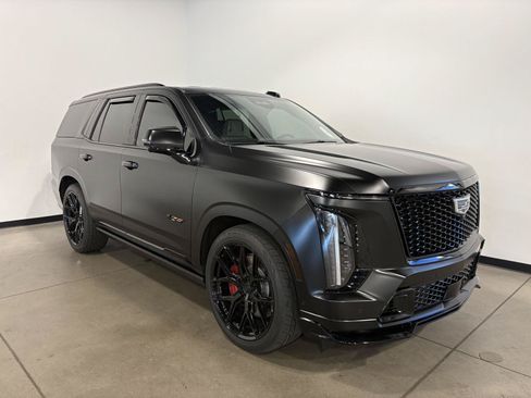 Used 2026 Cadillac Escalade V w/ LPO, ONYX Package AWD/4WD image 1