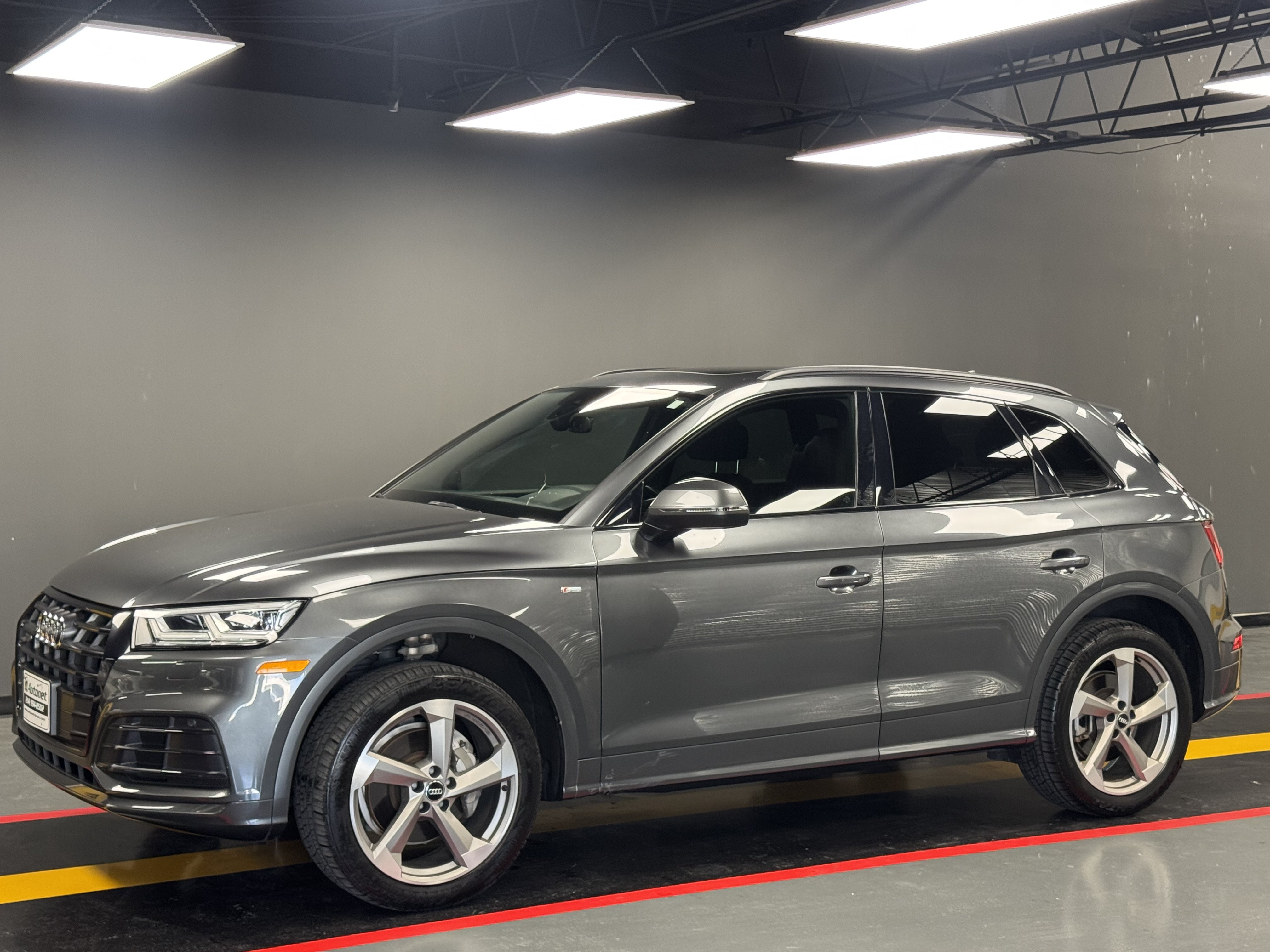 Used 2020 Audi Q5 2.0T Titanium Premium Plus AWD/4WD image 1