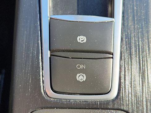 Used 2025 Ford Escape SE image 24