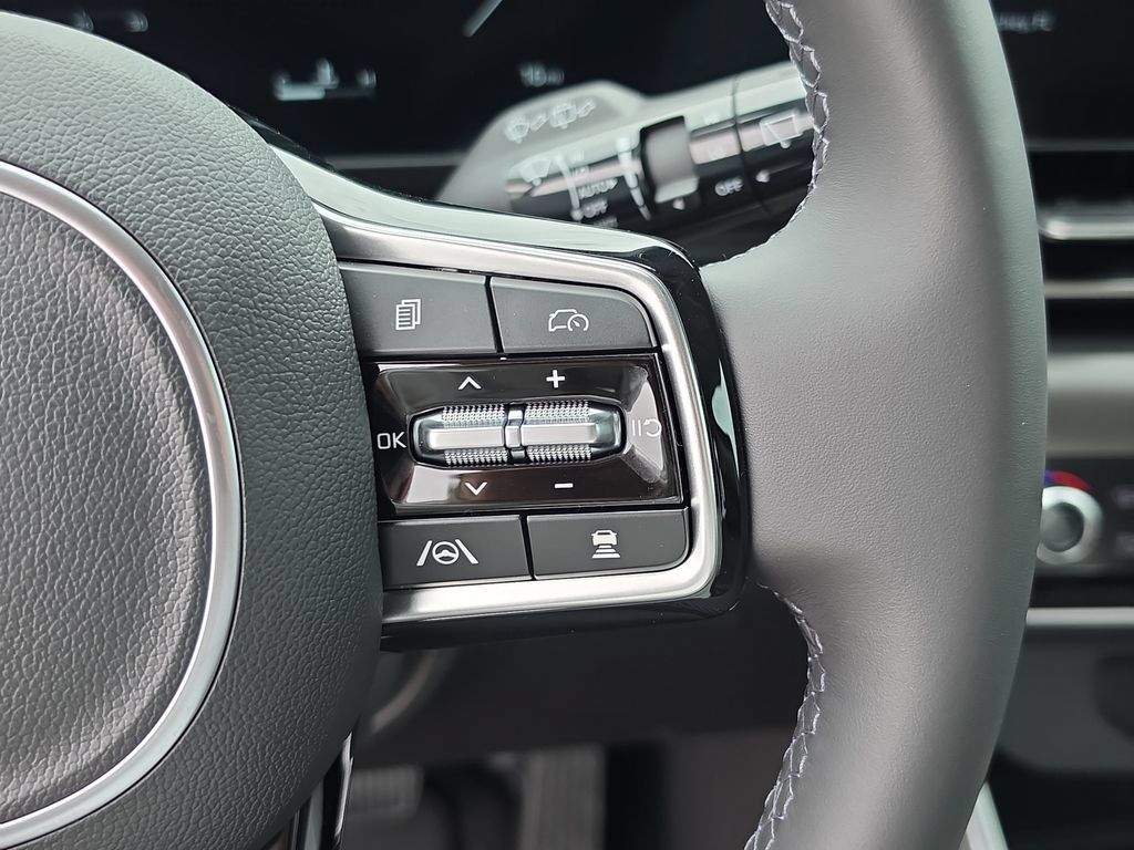 New 2026 Kia Carnival SX w/ SX Dark Edition Package FWD image 32