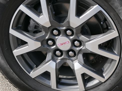 Used 2021 GMC Acadia SLE w/ Driver Convenience Package FWD image 11