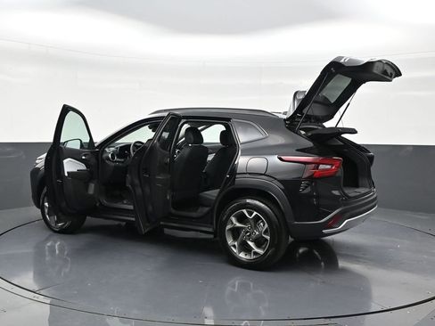 Used 2026 Chevrolet Trax LT FWD image 32