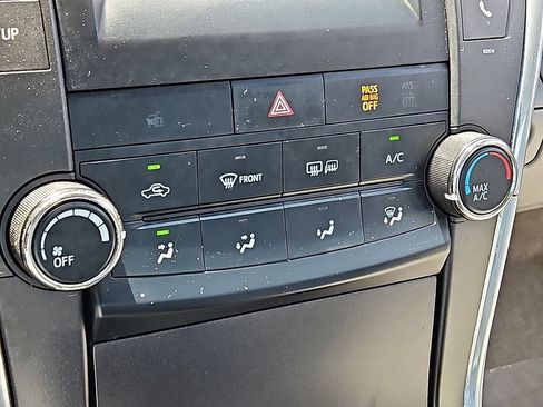 Used 2017 Toyota Camry LE FWD image 16