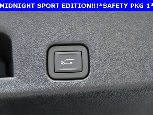 Used 2026 Chevrolet Traverse LT w/ Midnight/Sport Edition image 9