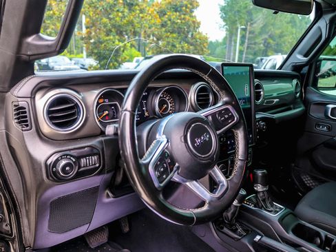 Used 2020 Jeep Wrangler Unlimited Sahara AWD/4WD image 19