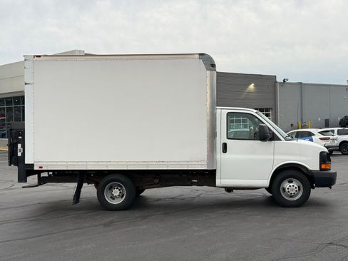 Used 2016 Chevrolet Express 3500 RWD image 3