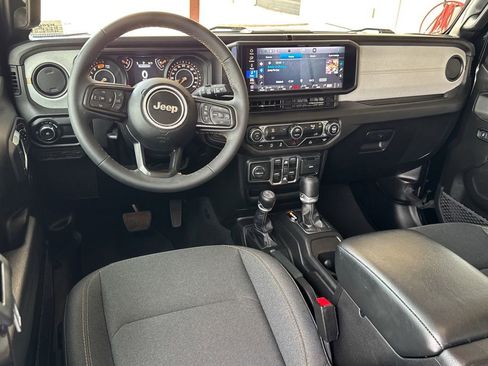 Used 2024 Jeep Wrangler Unlimited Sport AWD/4WD image 7