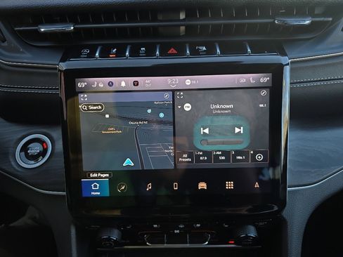 Used 2024 Jeep Grand Cherokee L Limited w/ Luxury Tech Group II image 17