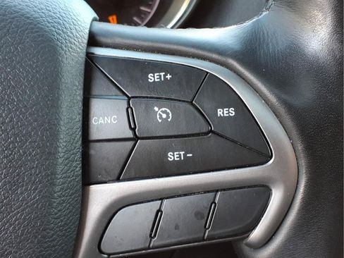 Used 2020 Jeep Grand Cherokee Altitude AWD/4WD image 23