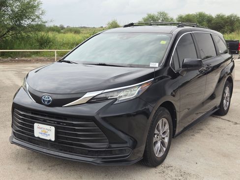 Used 2022 Toyota Sienna LE FWD image 7