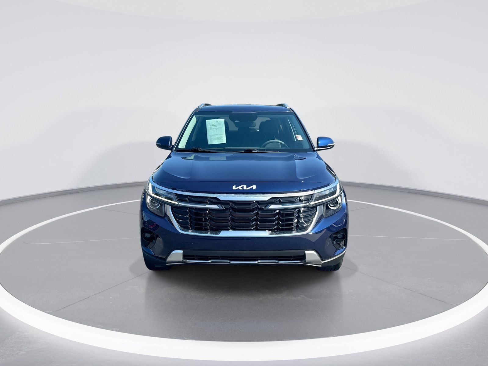Used 2024 Kia Seltos EX FWD image 3