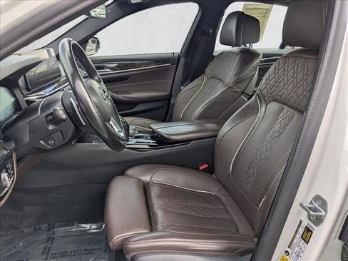 Used 2021 BMW 540i w/ Premium Package image 17