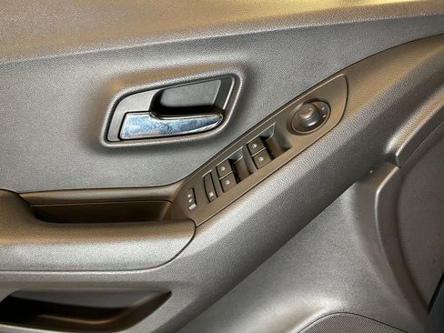 Used 2018 Chevrolet Trax LT w/ Driver Confidence Package AWD/4WD image 15