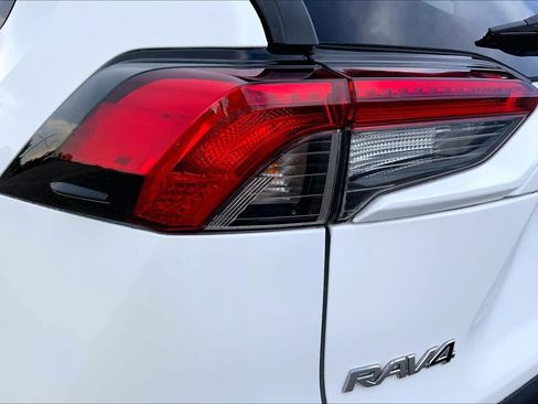 Used 2022 Toyota RAV4 LE FWD image 28