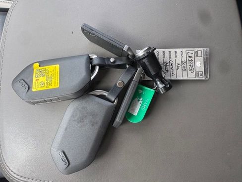 Used 2025 Kia Carnival image 21