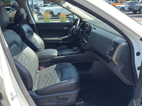 Used 2023 Nissan Pathfinder Platinum AWD/4WD image 13