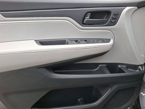 Used 2023 Honda Odyssey EX-L image 12