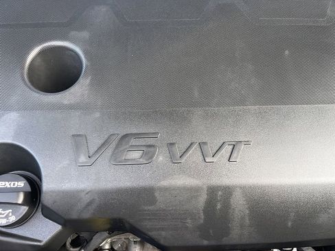 Used 2023 Chevrolet Traverse LT image 65