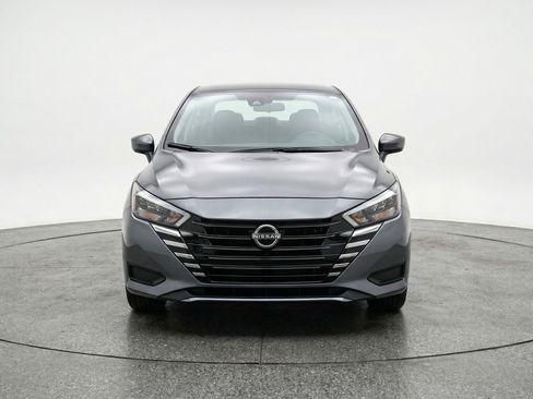 Used 2025 Nissan Versa SV image 2