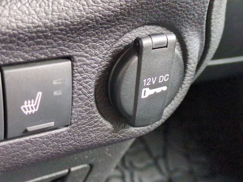 Used 2018 Jeep Wrangler Unlimited Rubicon w/ Connectivity Group image 31