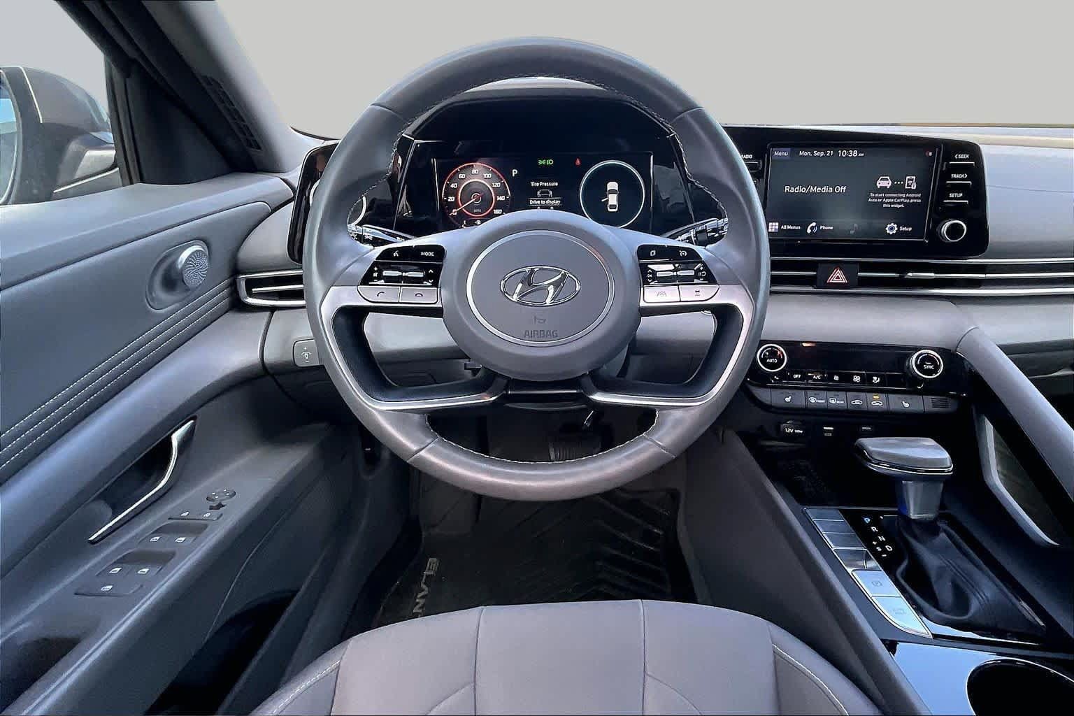 Used 2021 Hyundai Elantra SEL w/ Convenience + Premium Package FWD image 6