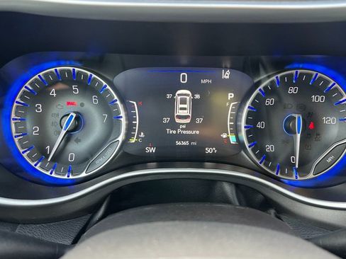 Used 2024 Chrysler Pacifica Touring-L image 29