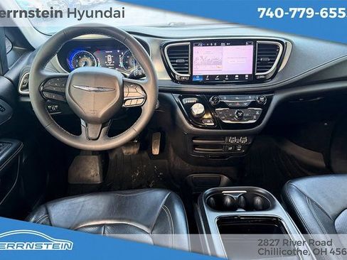 Used 2022 Chrysler Pacifica Touring-L w/ S Appearance Package image 6