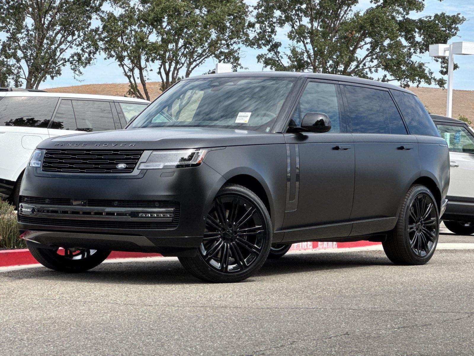 New 2026 Land Rover Range Rover Long Wheelbase SE AWD/4WD image 2
