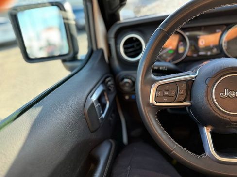 Used 2023 Jeep Wrangler Unlimited Sahara image 7