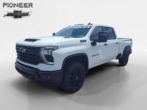 Used 2026 Chevrolet Silverado 2500 LT w/ Trail Boss Package AWD/4WD image 1