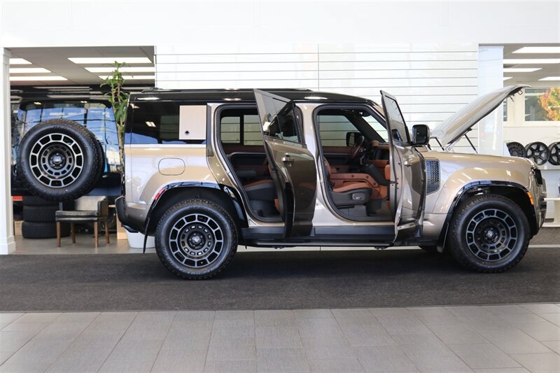 Used 2025 Land Rover Defender 110 AWD/4WD image 11