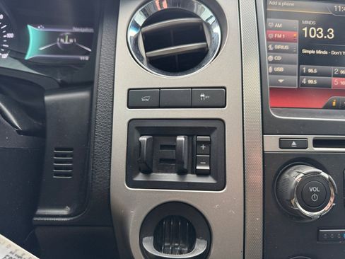 Used 2015 Ford Expedition XLT w/ Equipment Group 202A RWD image 29