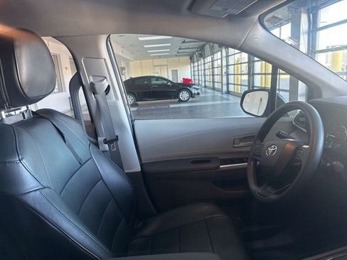 Certified 2023 Toyota Sienna LE FWD image 11