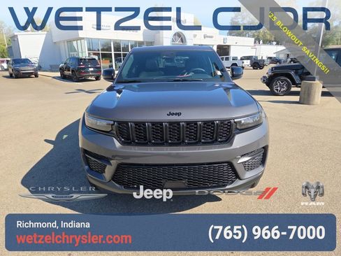 New 2025 Jeep Grand Cherokee Altitude image 2