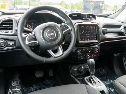 Used 2023 Jeep Renegade Latitude w/ Premium Group AWD/4WD image 13