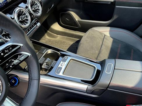 Used 2025 Mercedes-Benz GLA 35 AMG 4MATIC image 12