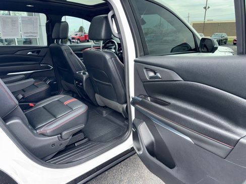 Used 2024 Chevrolet Traverse RS image 31