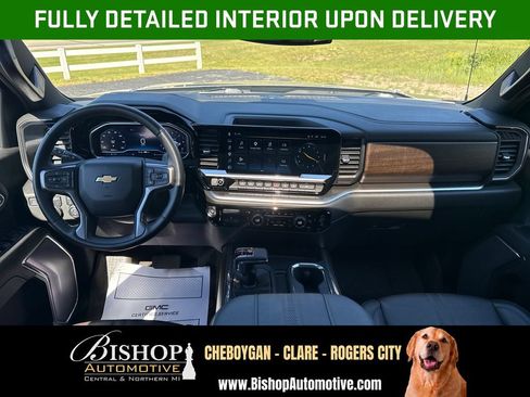 Used 2023 Chevrolet Silverado 1500 High Country w/ Z71 Off-Road Package AWD/4WD image 3