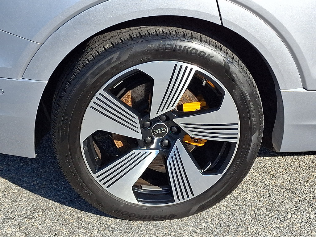 Certified 2023 Audi e-tron Premium Plus AWD/4WD image 8